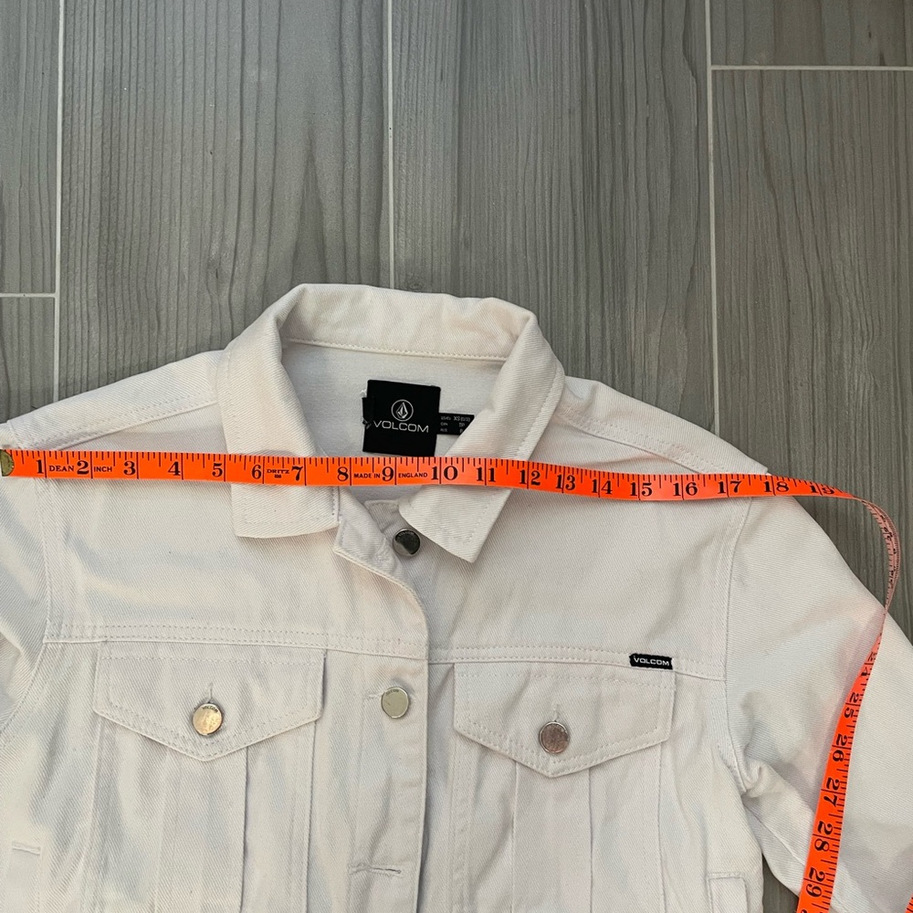 White Volcom Cropped Jean Jacket - Picture 9 of 9